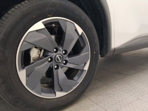Used 2024 Nissan Rogue SV FWD image 31