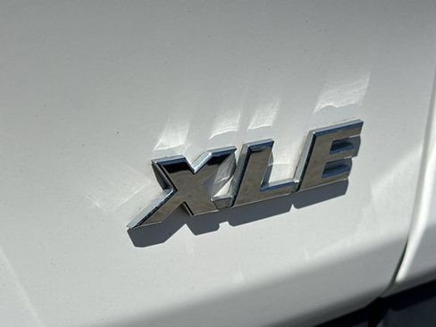 Used 2024 Toyota RAV4 XLE FWD image 27