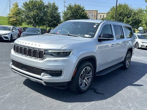 Used 2024 Jeep Wagoneer L Series II w/ Flexible Seating Group AWD/4WD image 8