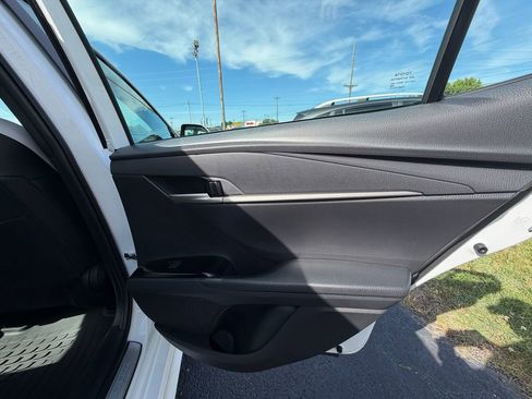 Used 2025 Toyota Camry SE FWD image 16