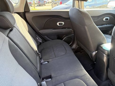 Used 2019 Kia Soul + FWD image 7