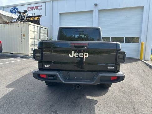 Used 2023 Jeep Gladiator Overland w/ Popular Equipment Package AWD/4WD image 4