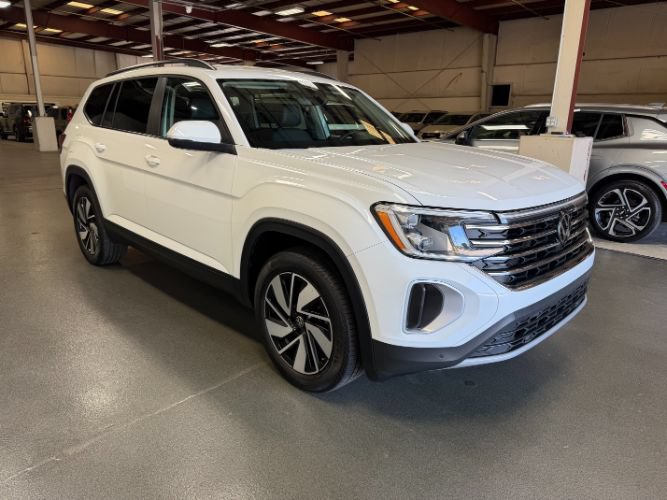 Used 2025 Volkswagen Atlas SE FWD image 6