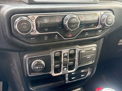 Used 2023 Jeep Wrangler Unlimited Sahara AWD/4WD image 17