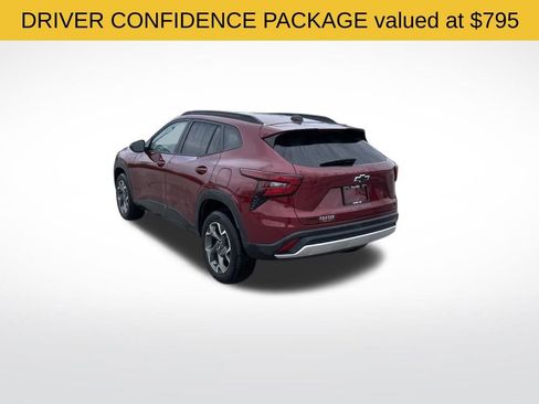 Used 2025 Chevrolet Trax LT w/ Driver Confidence Package image 3