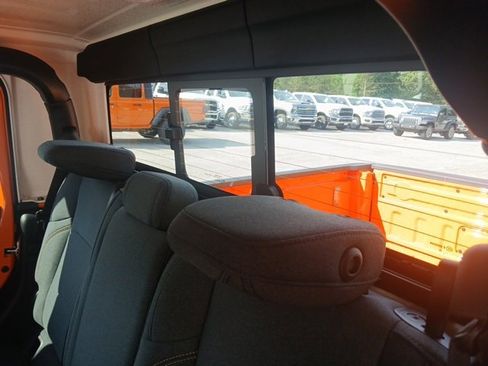 New 2025 Jeep Gladiator Sport image 15