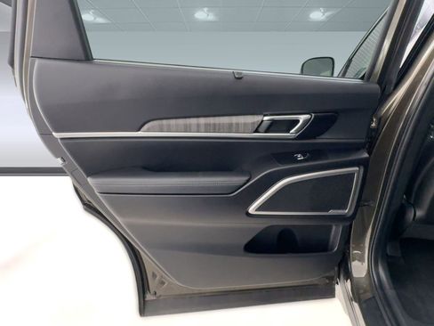 Used 2024 Kia Telluride EX w/ EX Captain's Chair Package image 25