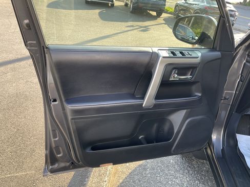 Certified 2021 Toyota 4Runner SR5 AWD/4WD image 15