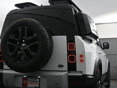 Used 2020 Land Rover Defender 110 HSE AWD/4WD image 14