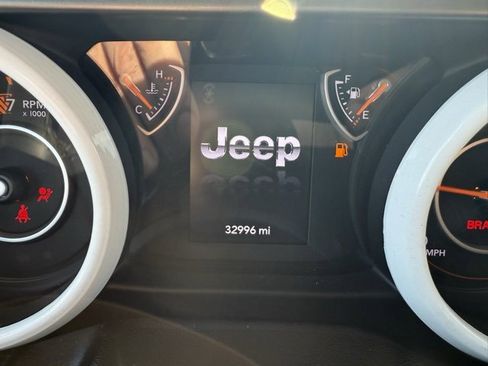 Used 2023 Jeep Gladiator Sport image 17