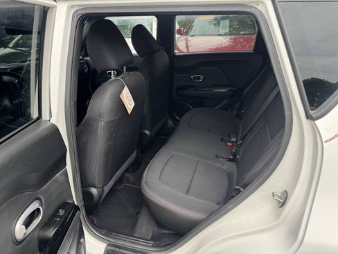 Used 2014 Kia Soul + FWD image 9