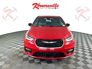 New 2026 Chrysler Pacifica Select video 2