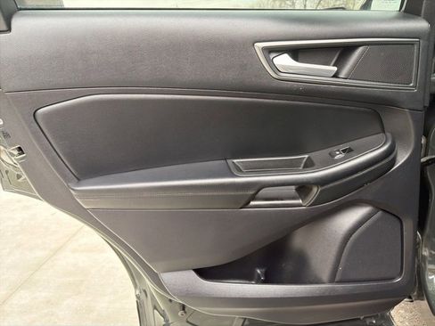Used 2022 Ford Edge SE image 17