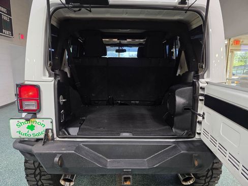 Used 2013 Jeep Wrangler Unlimited Sahara w/ Dual Top Group AWD/4WD image 21