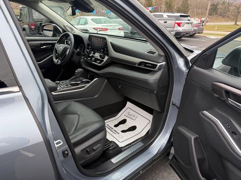 Used 2020 Toyota Highlander Limited image 9