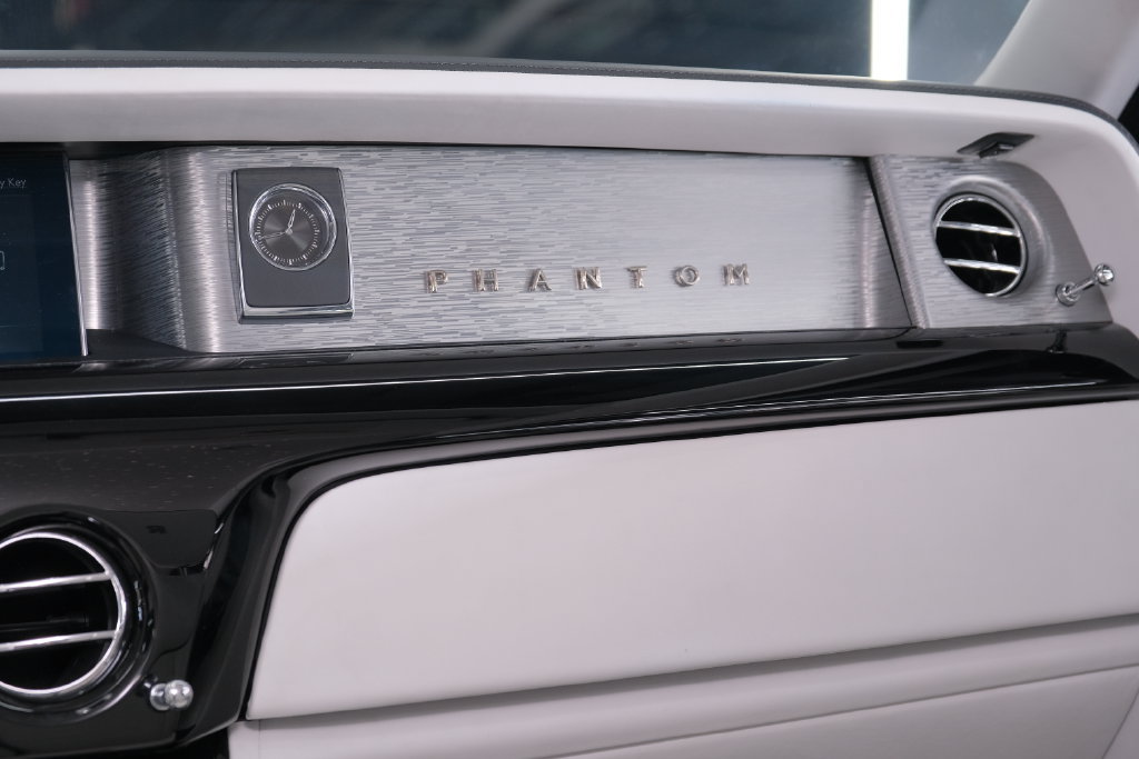 Used 2022 Rolls-Royce Phantom Sedan w/ The Phantom Package RWD image 42