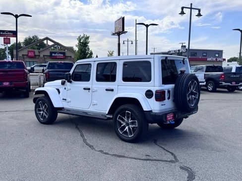Used 2024 Jeep Wrangler Unlimited w/ Convenience Group AWD/4WD image 4