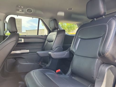 Used 2022 Ford Explorer Limited w/ Equipment Group 301A RWD image 11