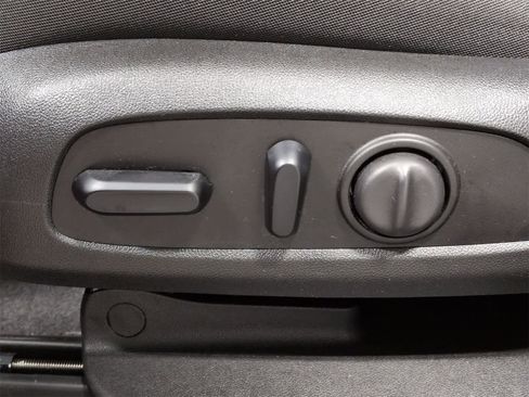 Used 2020 Chevrolet Blazer LT image 18