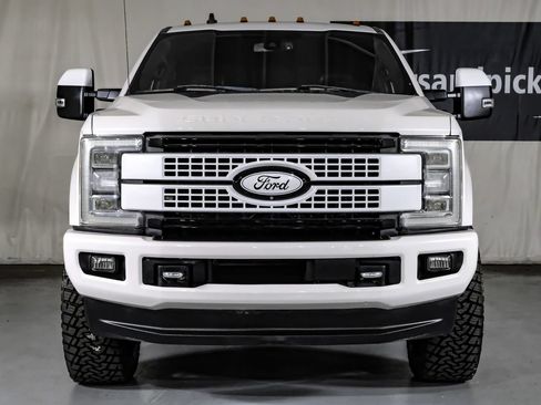 Used 2019 Ford F350 Platinum w/ Platinum Ultimate Package AWD/4WD image 3