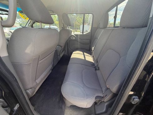 Used 2014 Nissan Frontier SV w/ SV Value Truck Package AWD/4WD image 13