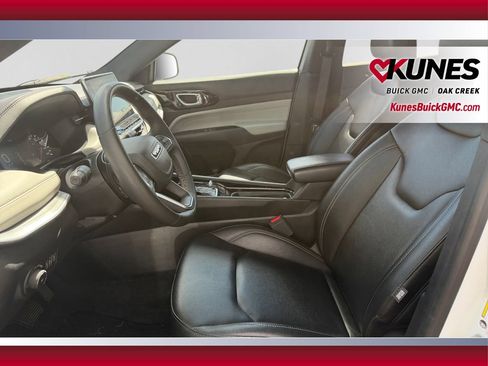 Used 2025 Jeep Compass Limited AWD/4WD image 13