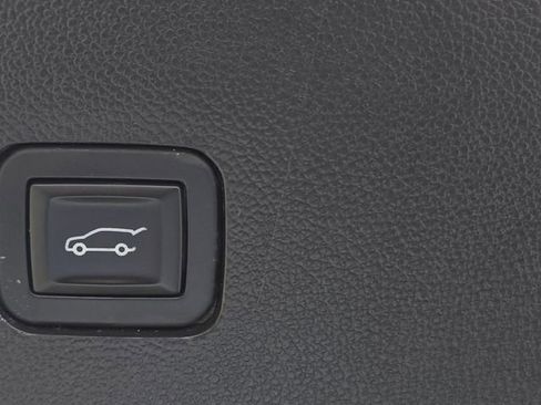 Used 2018 Chevrolet Traverse LT FWD image 14