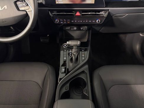 Used 2023 Kia Niro EX image 17