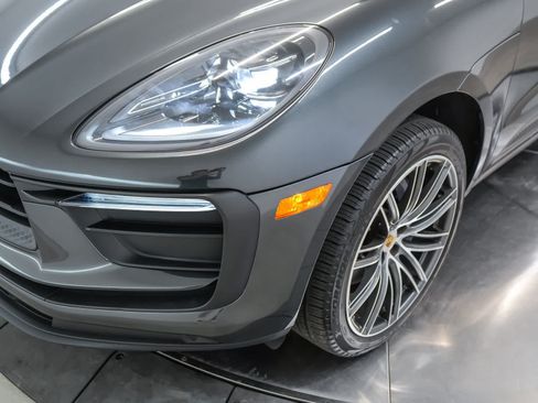 Certified 2024 Porsche Macan AWD/4WD image 16