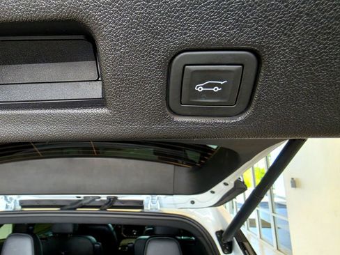 Used 2024 GMC Acadia Elevation w/ Super Cruise Package AWD/4WD image 13