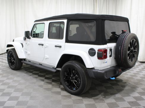 Used 2023 Jeep Wrangler Sahara w/ Safety Group image 40