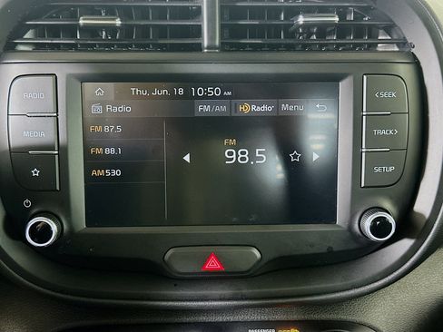 Used 2025 Kia Soul LX w/ LX Technology Package FWD image 21