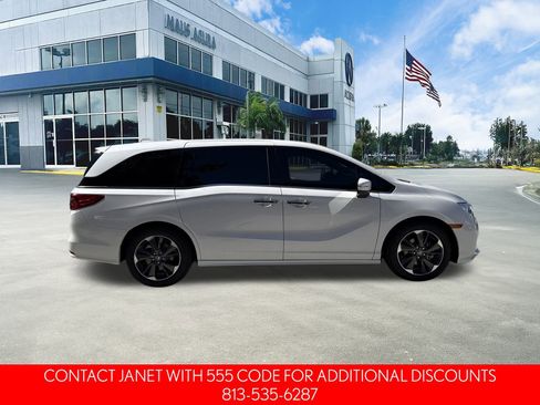 Used 2023 Honda Odyssey Elite image 3