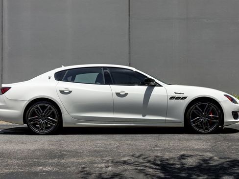 Used 2022 Maserati Quattroporte Modena RWD image 6