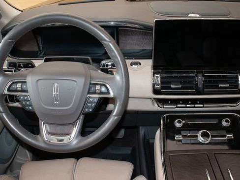 Used 2023 Lincoln Navigator Reserve AWD/4WD image 18