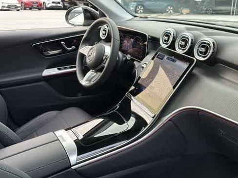 Used 2025 Mercedes-Benz GLC 350e 4MATIC image 34