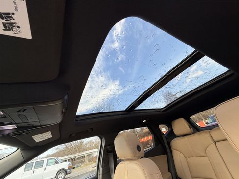 Used 2019 Chevrolet Blazer Premier w/ Sun and Wheels Package image 19