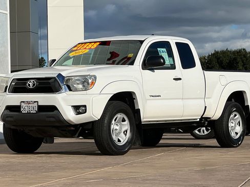 Used 2014 Toyota Tacoma PreRunner w/ SR5 Package image 8