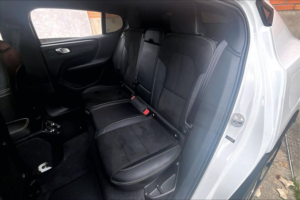 Certified 2023 Volvo C40 P8 Recharge Plus w/ Protection Package Premier AWD/4WD image 35