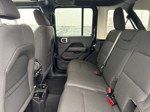 Used 2023 Jeep Wrangler Sahara w/ Cold Weather Group image 11