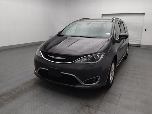Used 2018 Chrysler Pacifica Touring-L w/ Tire & Wheel Group FWD image 15