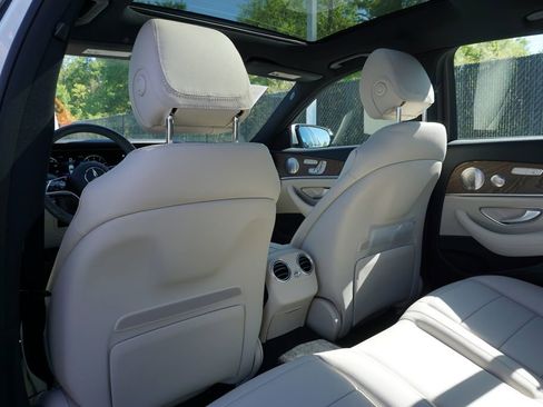 Used 2022 Mercedes-Benz E 350 Sedan image 15