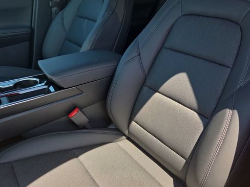 New 2026 Chevrolet Equinox LT w/ Convenience Package II FWD image 13