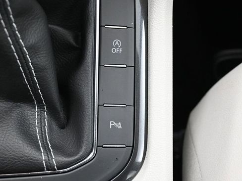 Used 2023 Volkswagen Tiguan SE R-Line image 25