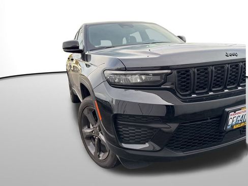 Used 2024 Jeep Grand Cherokee Altitude image 49