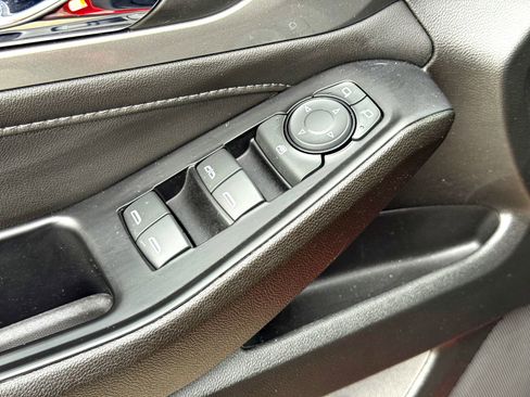 Used 2023 Chevrolet Traverse LT image 14