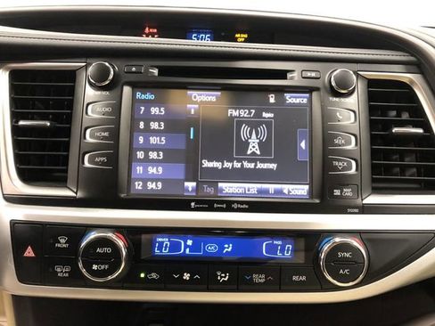 Used 2019 Toyota Highlander XLE image 20