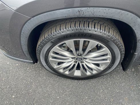 Used 2022 Toyota Highlander Platinum image 10