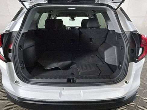 Used 2024 GMC Terrain SLE FWD image 28