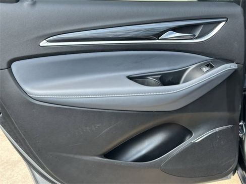 Used 2023 Buick Enclave Essence image 32